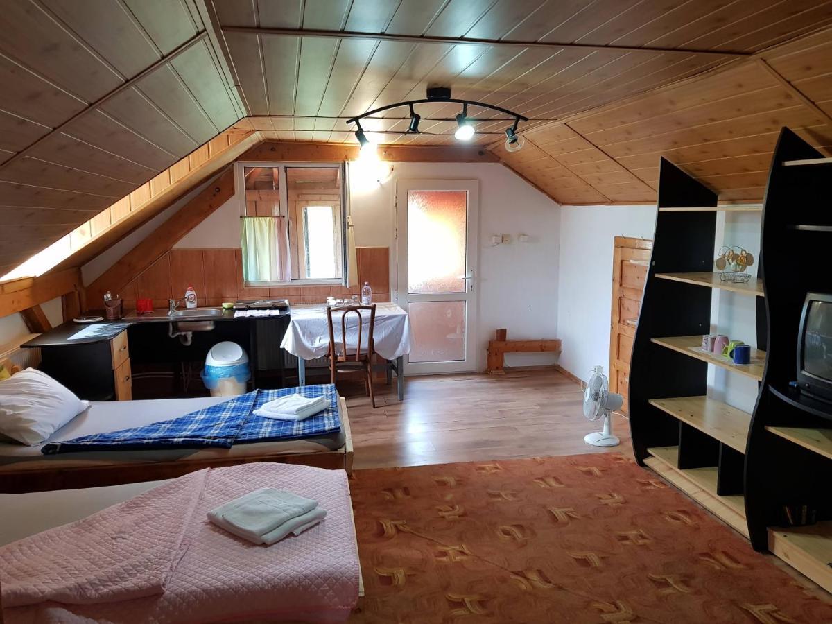 Hompot Accommodation Deva Eksteriør billede